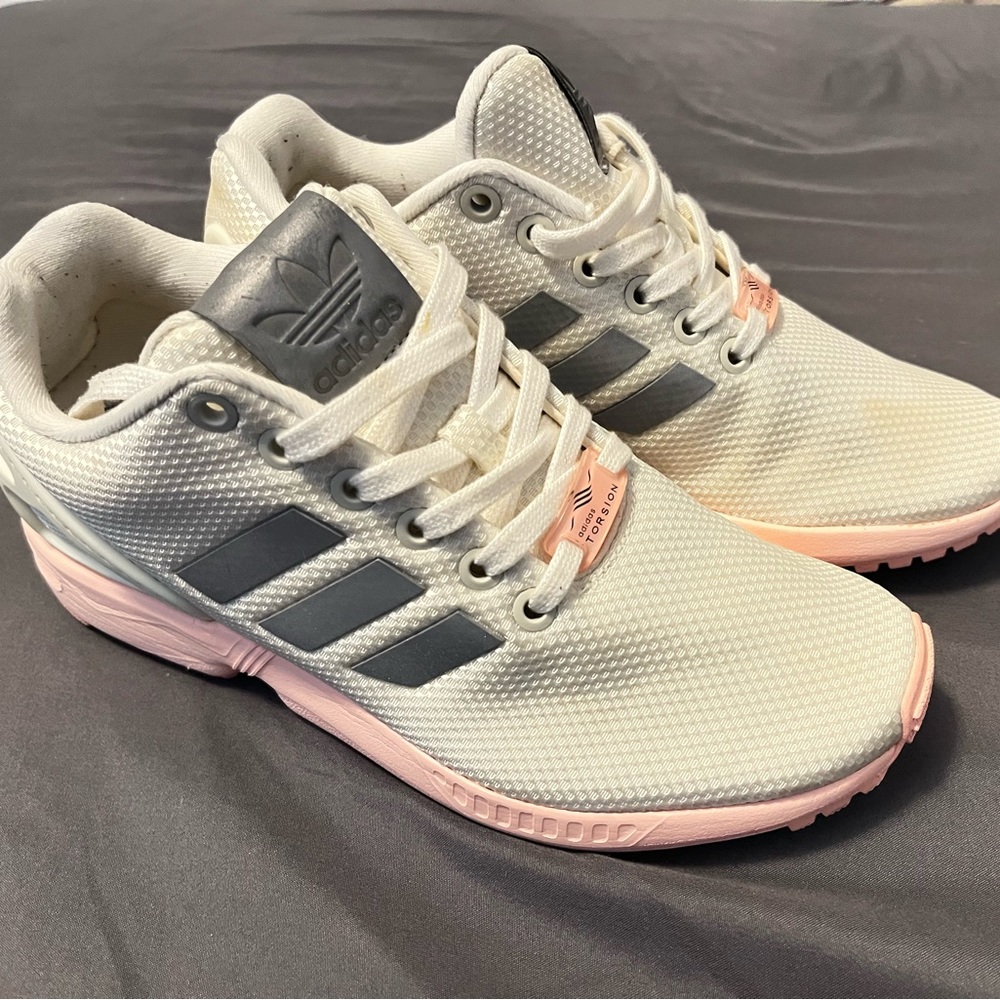 Wmns Adidas Torsion sneakers